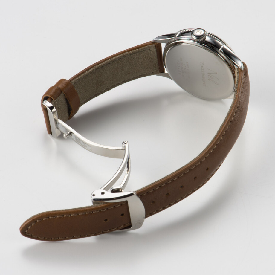 ステンレスのムク材を用いた美しい三つ折れのダブルプッシュ中留 - Nel（ネル）: フランネルフラワーをモチーフにした機械式腕時計
